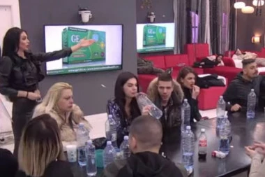 (VIDEO) JA BAR LIČIM NA SEBE, NISAM ANA KORAĆ SA ALI-EKSPRESA! Mina Vrbaški NAJSTRAŠNIJE izvređala Maju Marinković, zbog Čorbe! HAOS