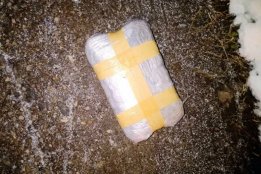 Akcija niške policije: Dileri uhvaćeni sa skoro kilogram MARIHUANE