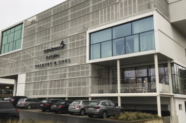 Genijalci hajde sad recite nešto! EU komisija objavila ugovor sa AstraZenekom: Cena i isporuka vakcine proglašene TAJNO!