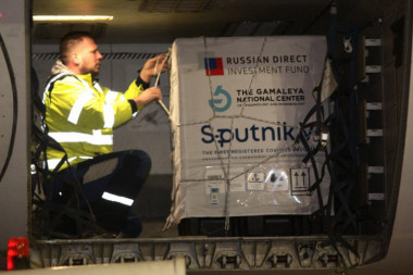 Ruski stručnjaci stigli na Torlak: Procenjuju se kapaciteti za proizvodnju Sputnjika V