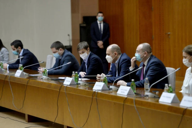 KAFIĆI I RESTORANI SE POTPUNO OTVARAJU!? Danas sednica Kriznog štaba!