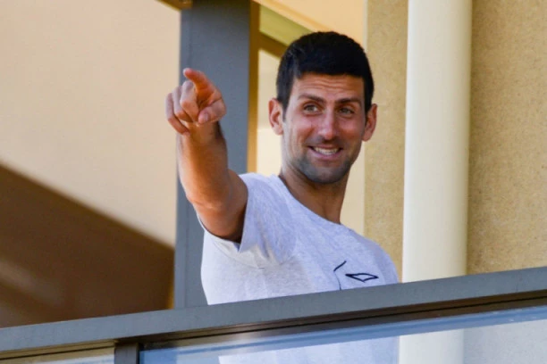 (VIDEO) NOLE IMA STRAŠNU ZVER: Pogledajte KAKVU MAKINU vozi Đoković!