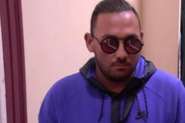 (VIDEO) NEĆE VIŠE DA BUDE SAM! Neca kuka da mu UVEDU DEČKA, Bora ga više ne ZANIMA!