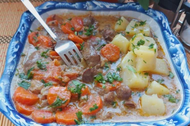 (RECEPT) Pileći gulaš sa pilećom džigericom