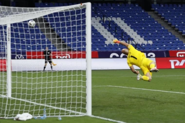 MOŽE LI GORE? Srbin se POVREDIO na meču protiv VELIKANA koji ga želi u svojim redovima!