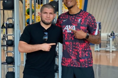 ŠAMPION PODRŽAO ŠAMPIONA: Nurmagomedov upoznao Van Dajka, POKAZAO MU DA ZNA KROZ ŠTA PROLAZI!