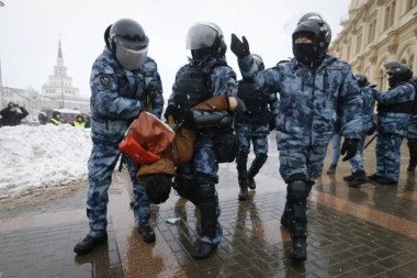 PROTESTI NA ULICAMA RUSKIH GRADOVA: Uhapšeno više od 3.200 demonstranata, među njima i SUPRUGA Navaljnog!