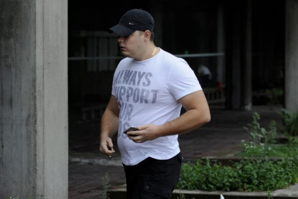 U BELIVUKOVOM ŠTEKU GOMILA PARA I ZLATAN LANČIĆ SA OVIM IMENIMA: Dosad nepoznati detalji sa pretresa jednog od stanova Velje Nevolje