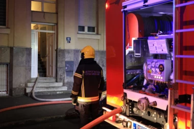 DRAMA U NOVOM SADU! Gori krov magacina, na terenu policija i vatrogasci