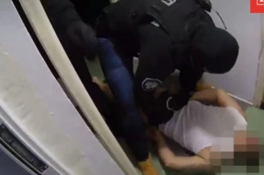 (FOTO, VIDEO) FILMSKO HAPŠENJE GRUPE MAKROA U BEOGRADU! Navatali ih U GAĆAMA!