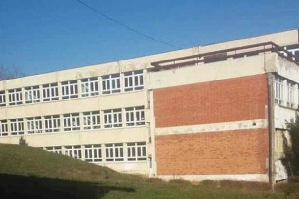 Komšije u ŠOKU! Devojčica koja je nastavnicu UBOLA NOŽEM U GLAVU kandidat za đaka generacije: Niko ne zna šta je povod, ali se sumnja na JEDNU stvar