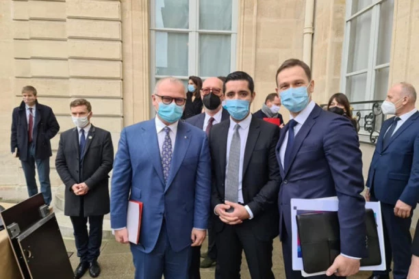 Vesić podelio radosne vesti iz Pariza: Francuske kompanije zainteresovane za investiranje u Beograd