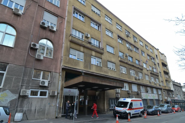 Ovaj otac tvrdi da mu je BEBA ZAMENJENA U PORODILIŠTU! Skandal u NARODNOM FRONTU, obaveštena policija!