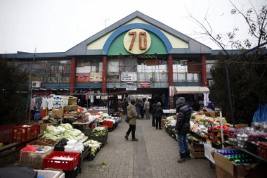 MIRKO JE KUPIO ČARAPE KOD KINEZA I U NJIMA NAŠAO ZASTRAŠUJUĆU PORUKU: Vratio se u prodavnicu čim je shvatio o čemu se radi