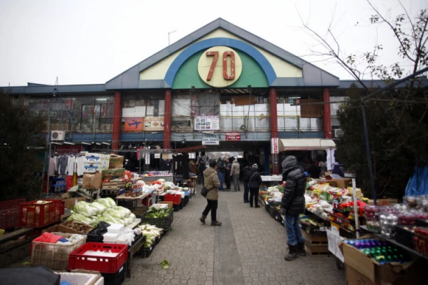 MIRKO JE KUPIO ČARAPE KOD KINEZA I U NJIMA NAŠAO ZASTRAŠUJUĆU PORUKU: Vratio se u prodavnicu čim je shvatio o čemu se radi