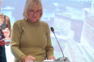 JEFTINA OPRAVDANJA DOKTORKE RAKIĆ: Ugrozila trudnice i bebe, A SADA SE VADI NA POLITIKU!