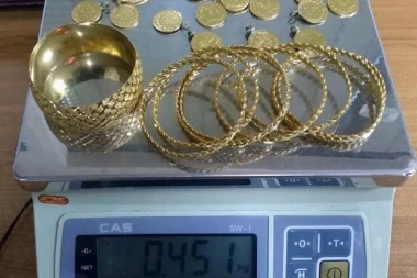 (FOTO) Carinici na Gradini nabasali na KRUPAN PLEN: Kod krijumčara pronađeni zlato i droga