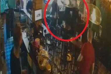 (UZNEMIRUJUĆ SADRŽAJ) Brutalnost siledžija u kafiću u Novom Pazaru: Upali u lokal i gosta krvnički isprebijali