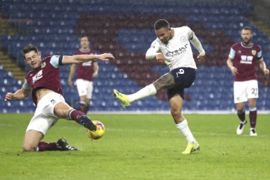 SITI NASTAVLJA DA MELJE: "Građani" rutinski sa Barnlijem, nastavlja se Mitrovićeva agonija!