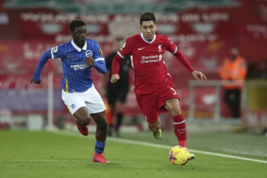 NOVI HLADAN TUŠ ZA LIVERPUL: Brajton odneo tri boda sa "Enfilda", brukanje šampiona se nastavlja!