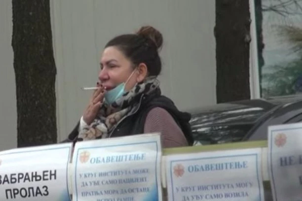 UOPŠTE SE NE PAZI: Đanijeva Slađa doživela moždani udar, pa zapalila cigaretu!