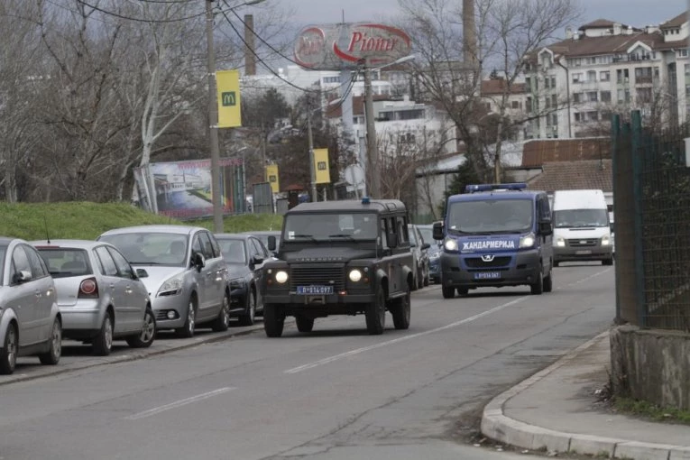 SAZNAJEMO! UHAPŠENI POLICAJCI U BEOGRADU! Mimo zakona dali dozvole za oružje bezbednosno interesantnoj osobi!