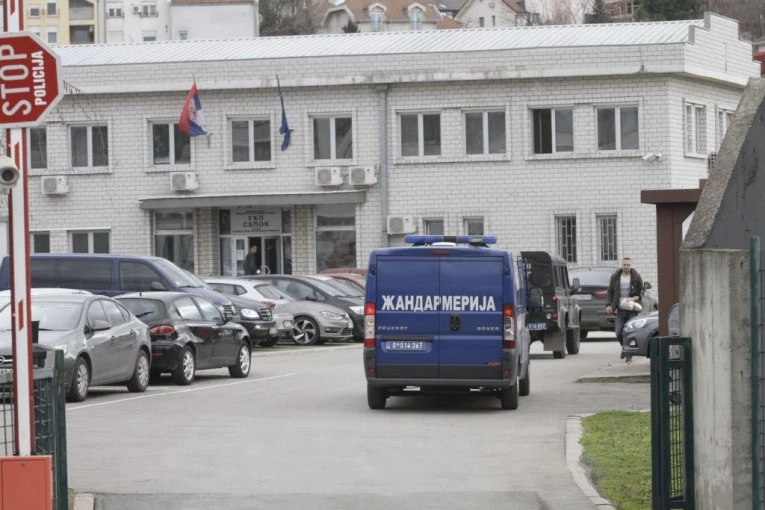 BRUTALNA SAČEKUŠA NA VOŽDOVCU! Maskiran šipkom pretukao građevinskog investitora!