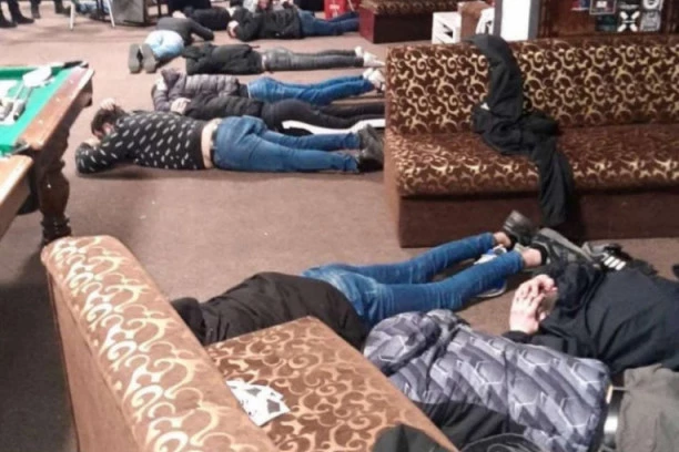 PODVILI REPOVE! Pohapšeni članovi Veljine ekipe traže status SVEDOKA SARADNIKA! OSTAVLJAJU VOĐU NA CEDILU!