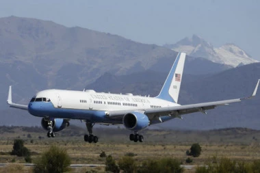 PANIKA U SAD: Upad u vazduhoplovnu bazu iz koje danas treba da putuje predsednik!