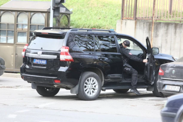 (FOTO) VELJA NEVOLJA DOVEDEN NA SASLUŠANJE U SPECIJALNI SUD! Osumnjičen za teška ubistva!