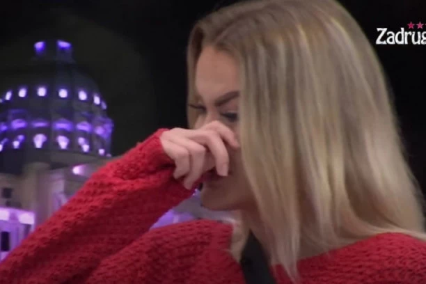 Ma napu*ite mi se ku*ca! Sanja ronila suze zbog porodice, a sada isplivale šokantne reči koje je uputila sestrama i ocu!
