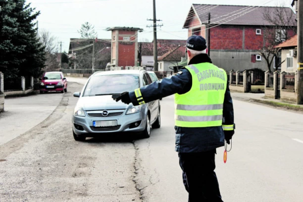 KONTROLA SAOBRAĆAJA DALA ŠOKANTNE REZULTATE: Drogirani vozači DIVLJAJU PUTEVIMA!