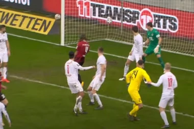 (VIDEO) KAKAV KRALJ: Nerealna završnica u Nemačkoj, GOLMAN DAO GOL U 93. MINUTU!