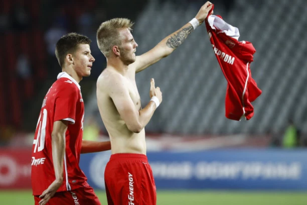 POMRAČENJE UMA BIVŠEG VEZISTE ZVEZDE: Brutalan start sa dve noge, pa UDARAC GLAVOM! Čeka ga DRAKONSKA KAZNA!