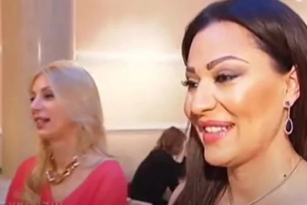 Sestrinska ljubav je najjača: Ceca i Lidija uživale u restoranu, pevačica raznežila pratioce na Instagramu!