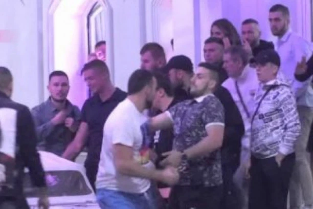 (VIDEO) SKANDALOZNO! Isplivale prepiske zadrugara sa OVIM momkom, on obelodanio sve detalje: Slao mi je...