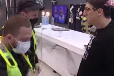 (VIDEO) ŽESTOK SUKOB KULMINIRAO! Miljana gađala Kristijana u glavu, on nasrnuo na nju: OBEZBEĐENJE IH JEDVA RAZDVOJILO!