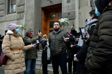 PROFESIONALNI DEMONSTRANT - I TO POSTOJI: Evo ko diže bune u Srbiji!