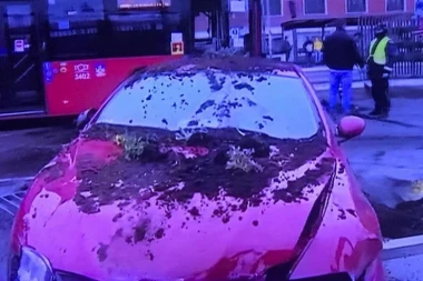 ŽESTOK UDES AUTOMOBILA I TRAMVAJA: Vesić ODMAH stigao NA MESTO DOGAĐAJA!