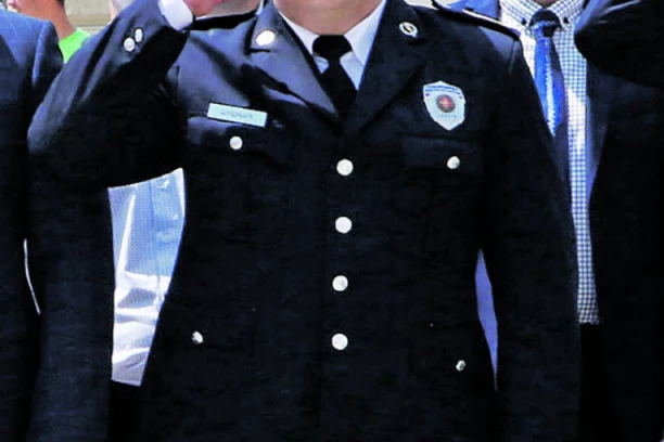 SPREGA BIVŠEG ŠEFA POLICIJE S KRIMINALCIMA: Tuču navijača Šušnjić gurao u fioku!