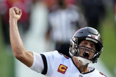 TOM BREJDI JE NEUNIŠTIV: Tampa Bej NOKAUTIRAO Kanzas, ispisana istorija američkog fudbala!