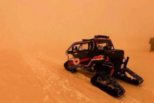 (FOTO, VIDEO) NEOBIČAN METEOROLOŠKI FENOMEN ZADIVIO EVROPU: Pogledajte kako izgleda "KRVAVI" SNEG!