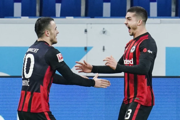 PIKSI GLEDA I UŽIVA: "Orao" iz Frankfurta NEZAUSTAVLJIVA SILA u Bundesligi, Ajntraht tutnji ka Ligi šampiona!