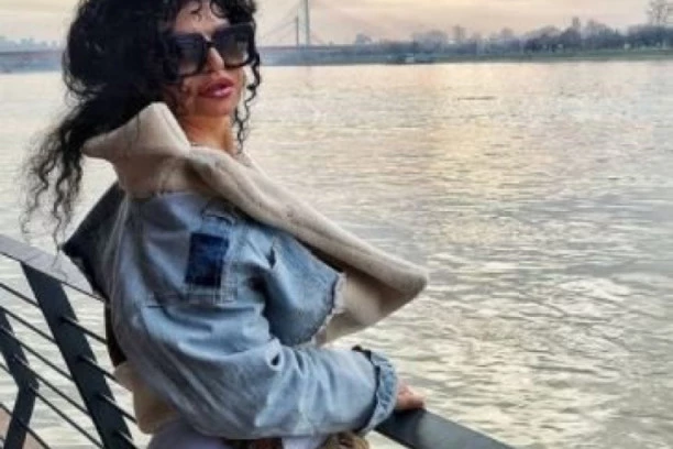 KO JE MUŠKARAC KOME SE LIDIJA VUKIĆEVIĆ PREPUSTILA: Uživaju zajedno u Egiptu, pogledajte kako izgleda!