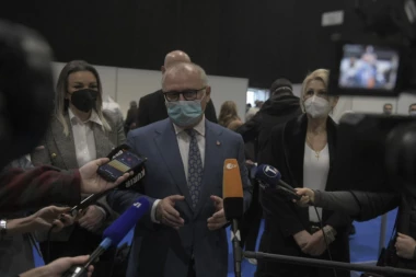(FOTO) Vesić: U Beogradu od 1.000 ljudi vakcinisano već 376
