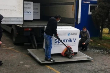 STIGLE VAKCINE U REPUBLIKU SRPSKU: Sputnjik V dopremljen Banjaluci
