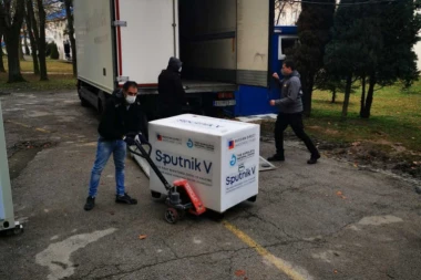 (FOTO) NOVE DOZE RUSKE VAKCINE "SPUTNJIK V" STIGLE NA TORLAK!