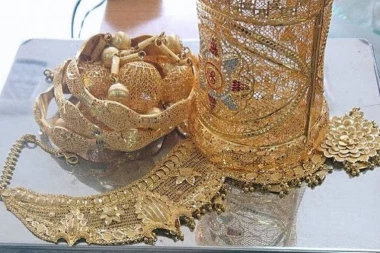 (FOTO) FILMSKI! Bugari pokušali da "preveslaju" carinike: Sakrili zlato u PELENAMA i HRANI! LJUDI, OVAJ NAKIT JE KAO SA DVORCA