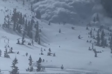 (FOTO, VIDEO) STRAHOTA NA PLANINI: Lavina zatrpala skijaše, četvro nastradalo a kamera sve zabeležila