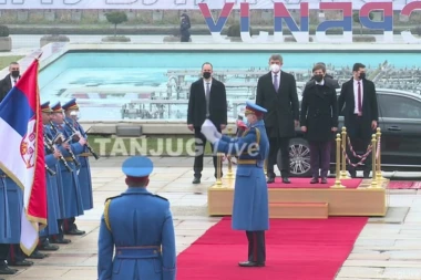 Premijer Češke ANDREJ BABIŠ STIGAO U SRBIJU! Svečani doček ispred Palate Srbije!